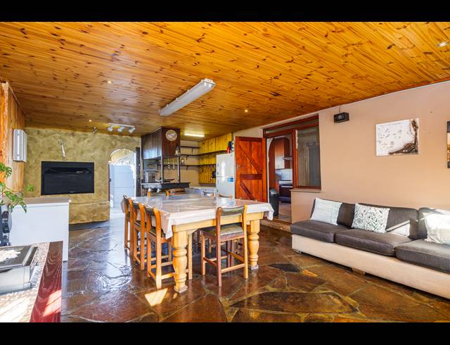 3 BEDROOM FREEHOLD FOR SALE IN CHURCHILL ESTATE